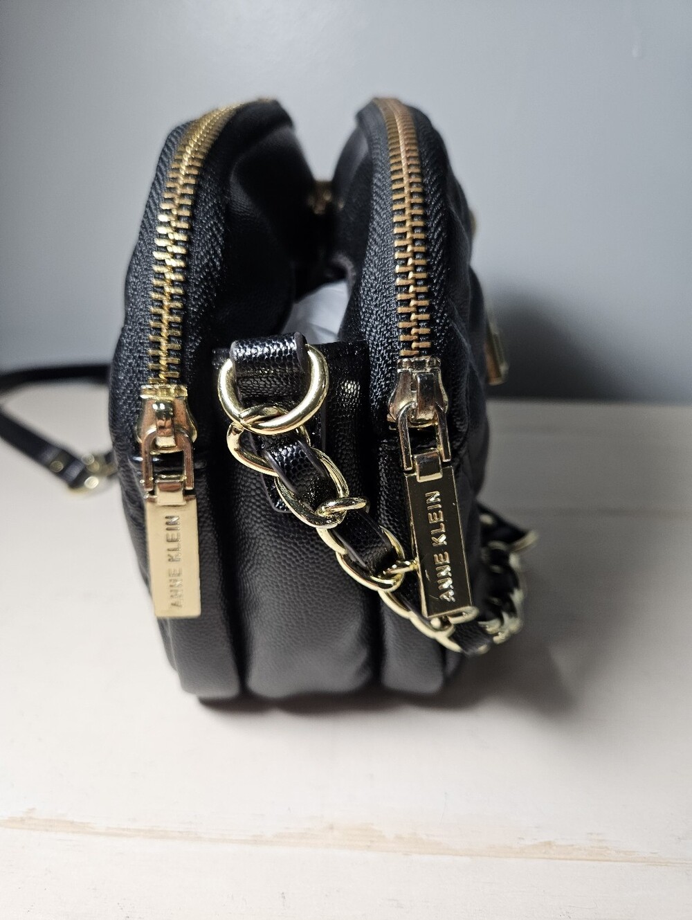 Anne Klein Black Quilted Shimmer Down II Crossbody Bag - EUC - Picture 6 of 9